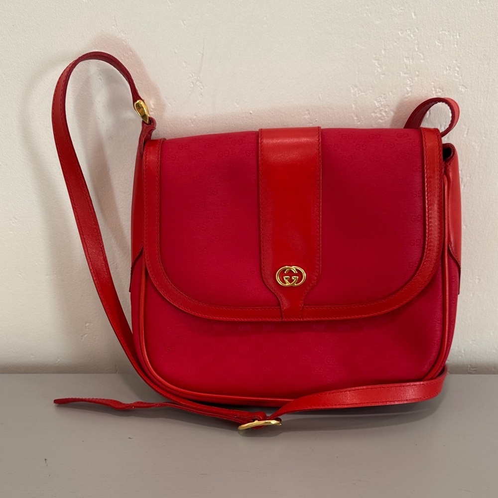 Gucci Red Leather Crossbody Bag with Gold GG Accent - Picture 1 of 6